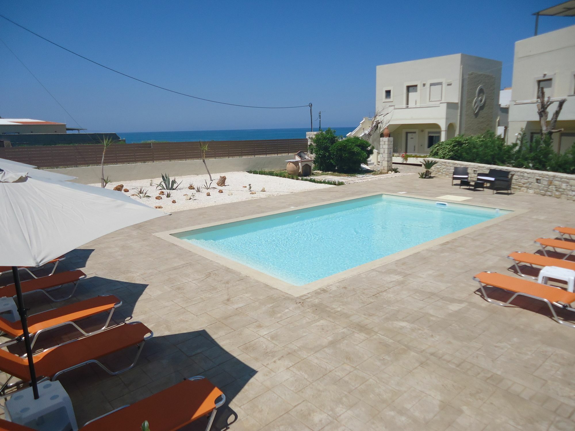 Almyra Apartments & Suites Sfáka 외부 사진